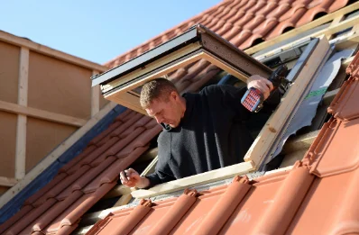 Pose de fenêtres de toit Velux à Chassiers